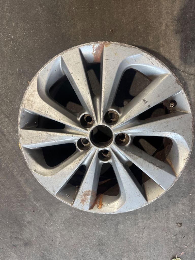 TOYOTA AURIS 17" GREY ALLOY WHEEL HL8103 (Z-526)