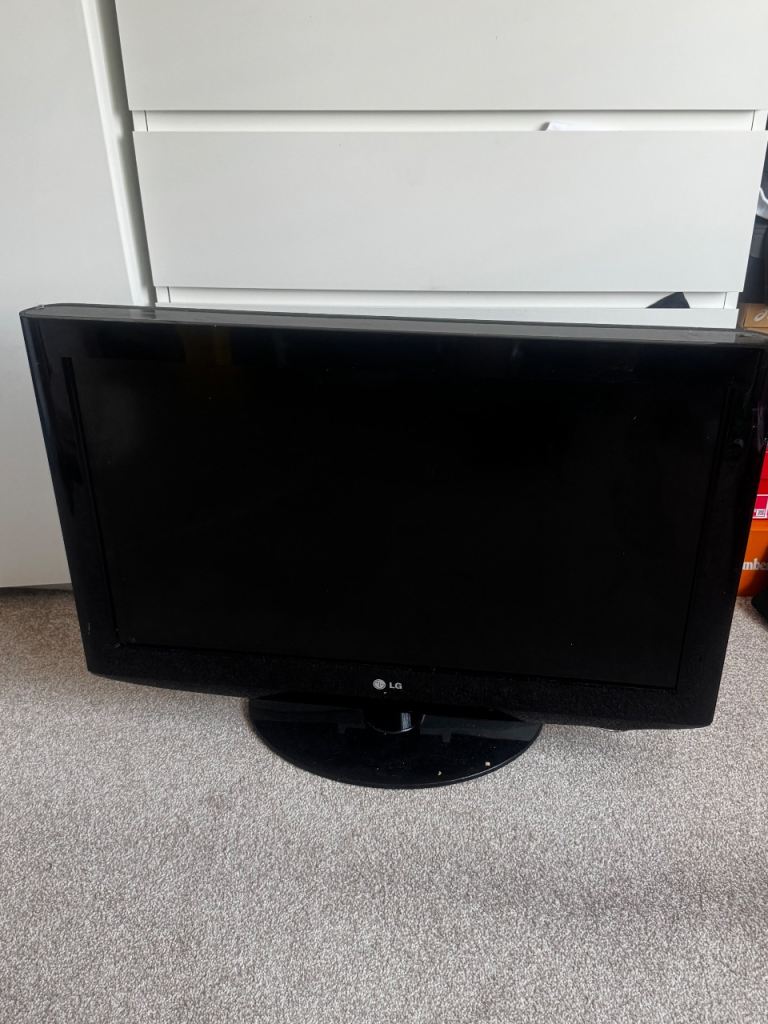 LG Black TV with Stand – Good Condition 32”