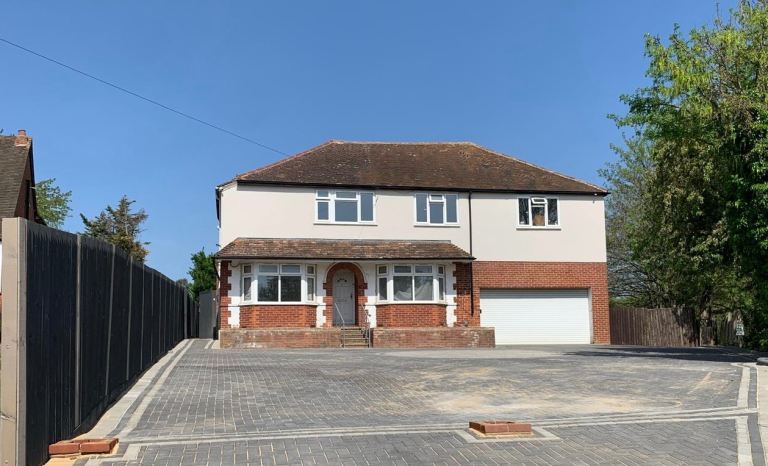 Large Double Room in RG6 - Direct from Owner 