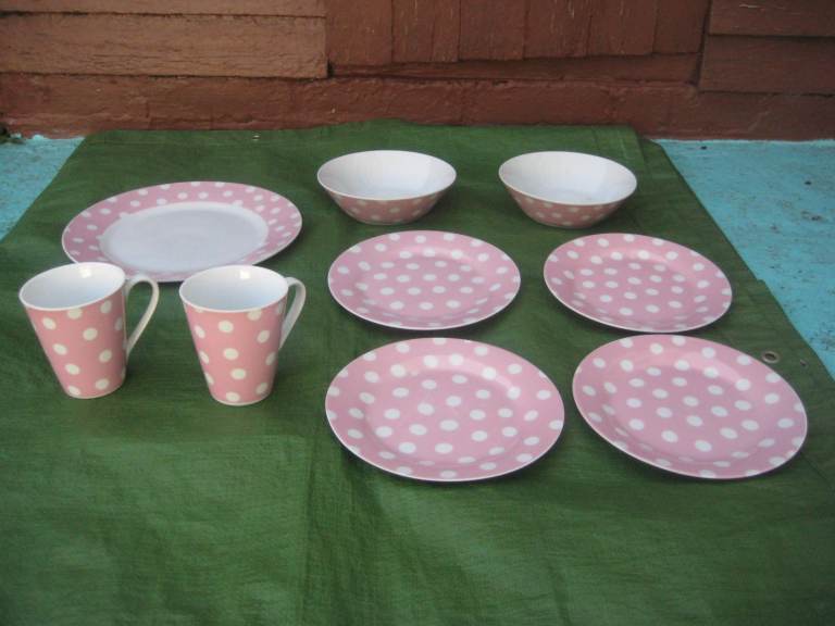 Set of Matching Dinnerware for £5.00