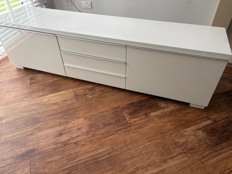 White gloss Tv unit 