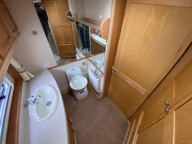 VANMASTER ACCOLADE 520 - 2010 - 2 BERTH - END WASHROOM - MOVER - PRISTINE 