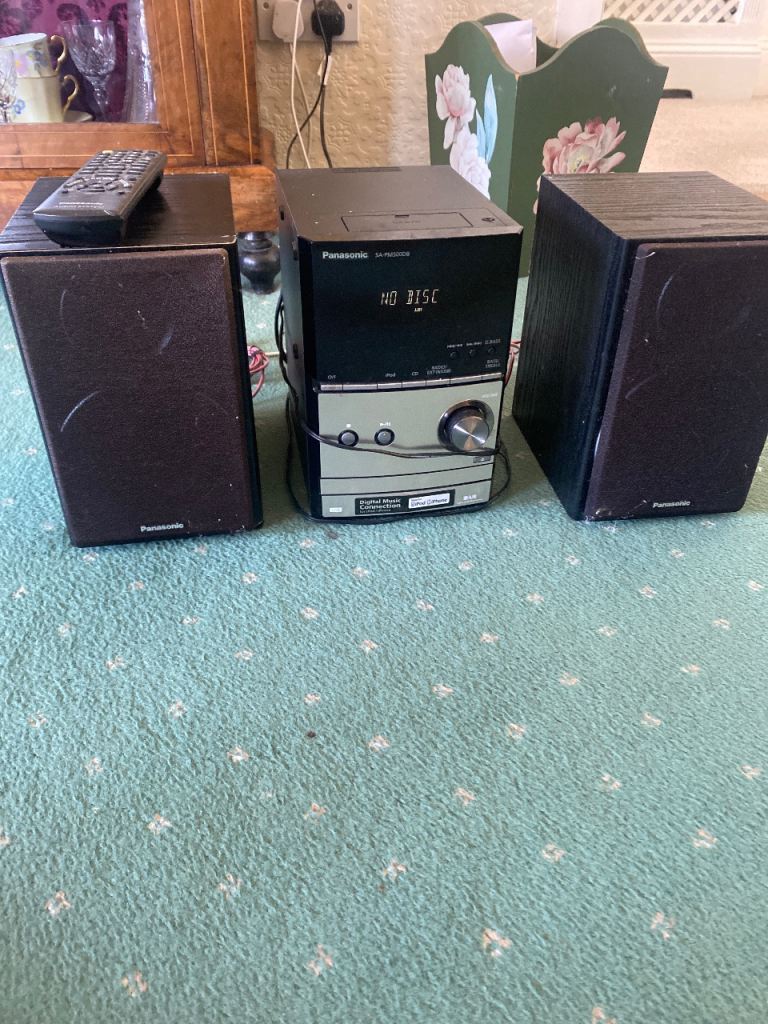 Panasonic Stereo System with Speakers and Remote 