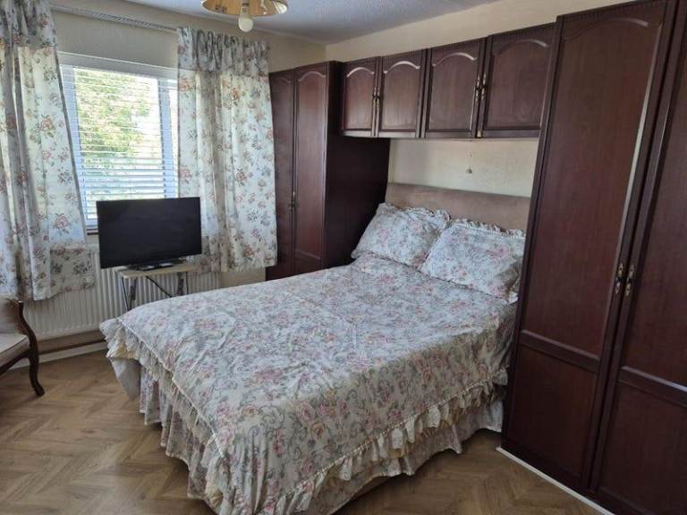 🏡 Double Room to Rent – Hillingdon UB10 (Mish) – Near Hillingdon Station