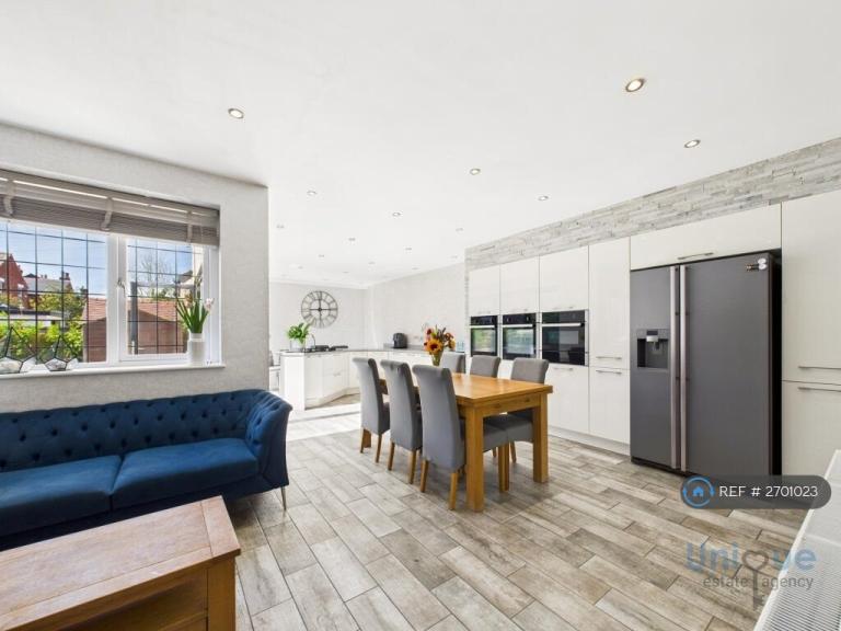 4 bedroom house in Dorset Road, Lytham St. Annes, FY8 (4 bed) (#2701023)