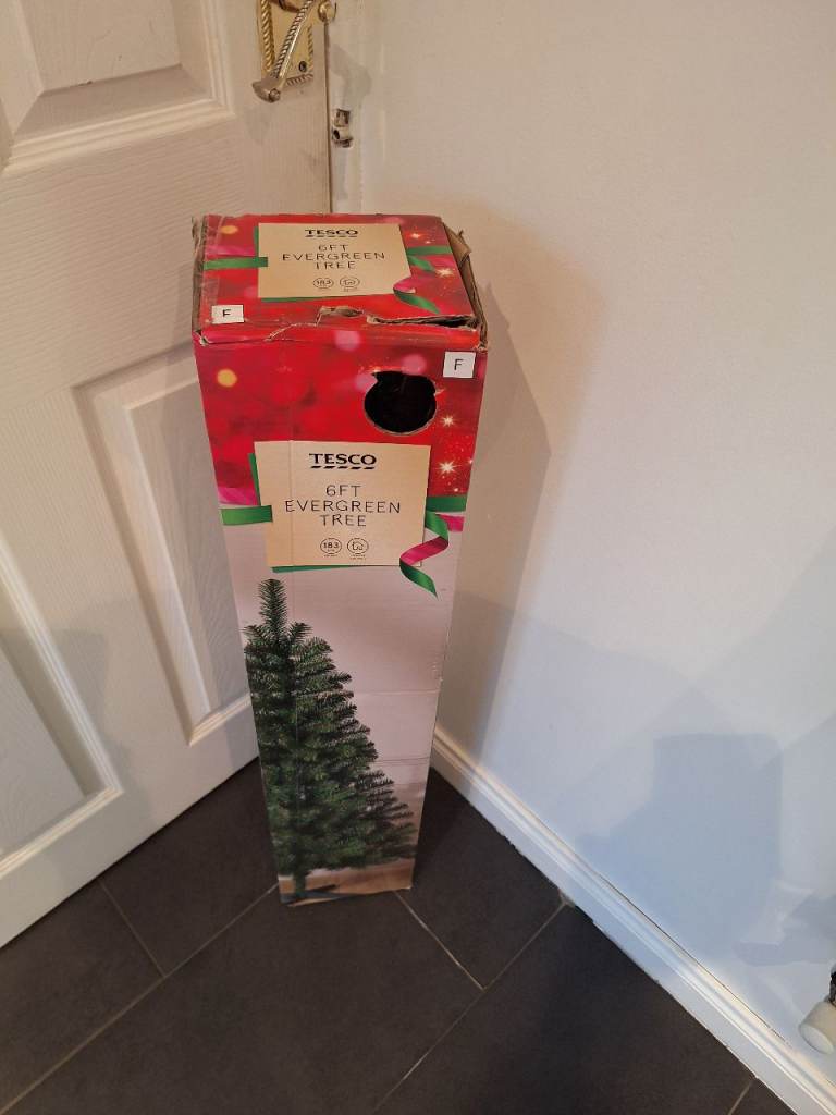 6ft Christmas tree 
