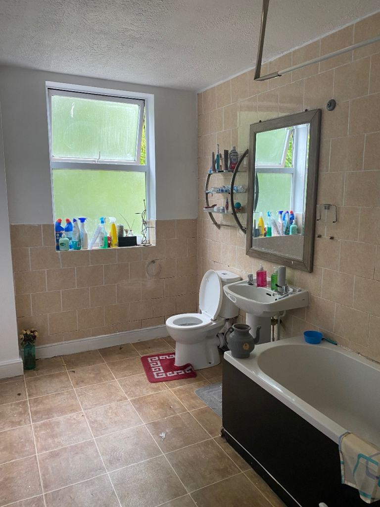 2/3 bed terrace to rent tudor rd le3 5 jg