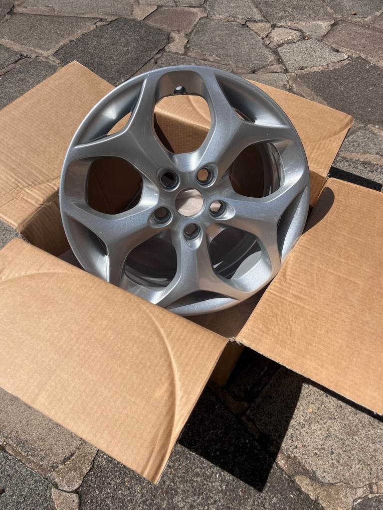 Genuine Ford Focus Mk4 16 inch Alloy Wheel 5 Spoke Y-Design Silver 