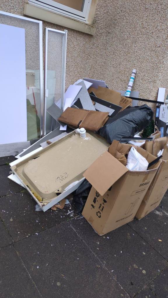 RELIABLE RUBBISH REMOVAL - HOUSE/GARAGE/GARDEN CLEARANCE - BINS EMPTIED - COUCH/MATTRESS UPLIFT 