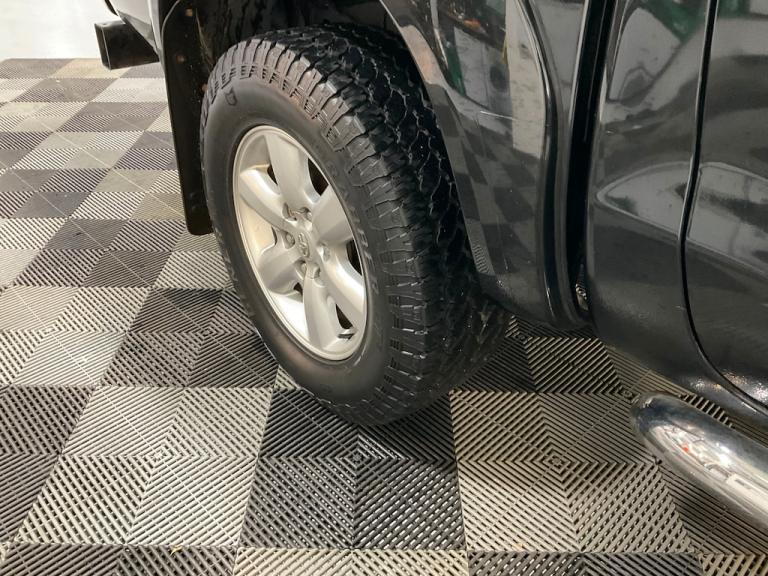 2011 Toyota Hilux 3.0 D-4D Invincible Pickup 4dr Diesel Auto 4WD (227 g/km, 171 bhp) Pick Up Dies...