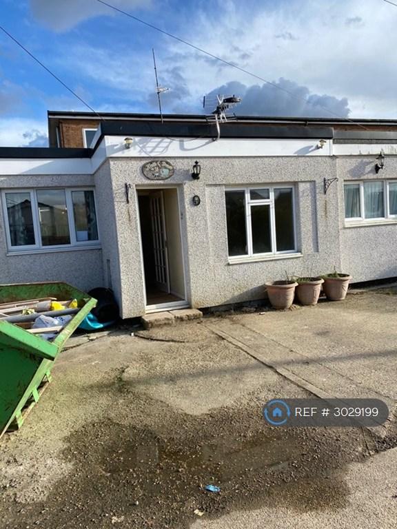2 bedroom house in Yew Way, Jaywick, Clacton-On-Sea, CO15 (2 bed) (#3029199)