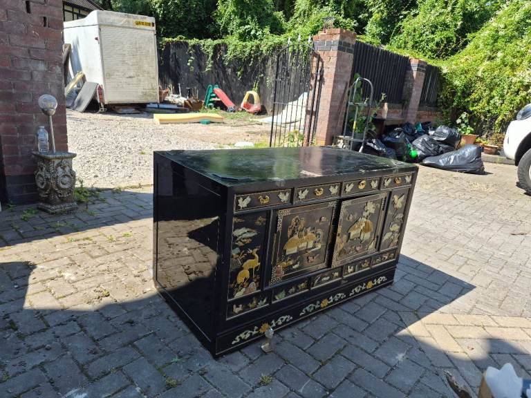 1980s chinese Stunning Oriental Black Lacquer Cabinet – Gold Detail