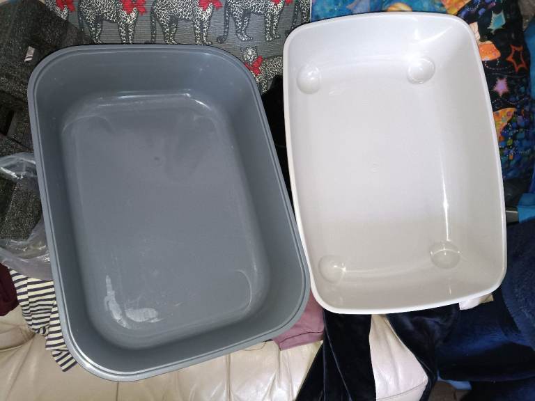 Like new litter boxes
