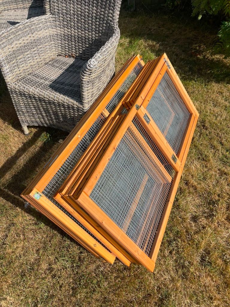 Folder-able rabbit run  