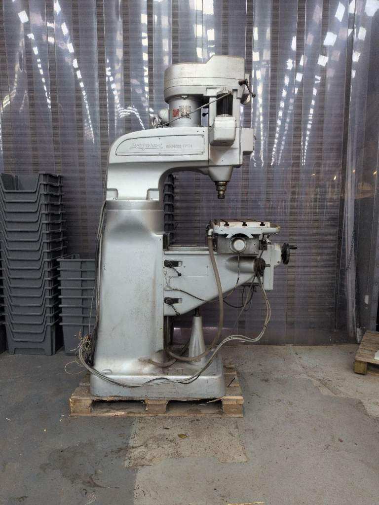 CNC milling machine. Bridgeport like Fanuc XYZ G code