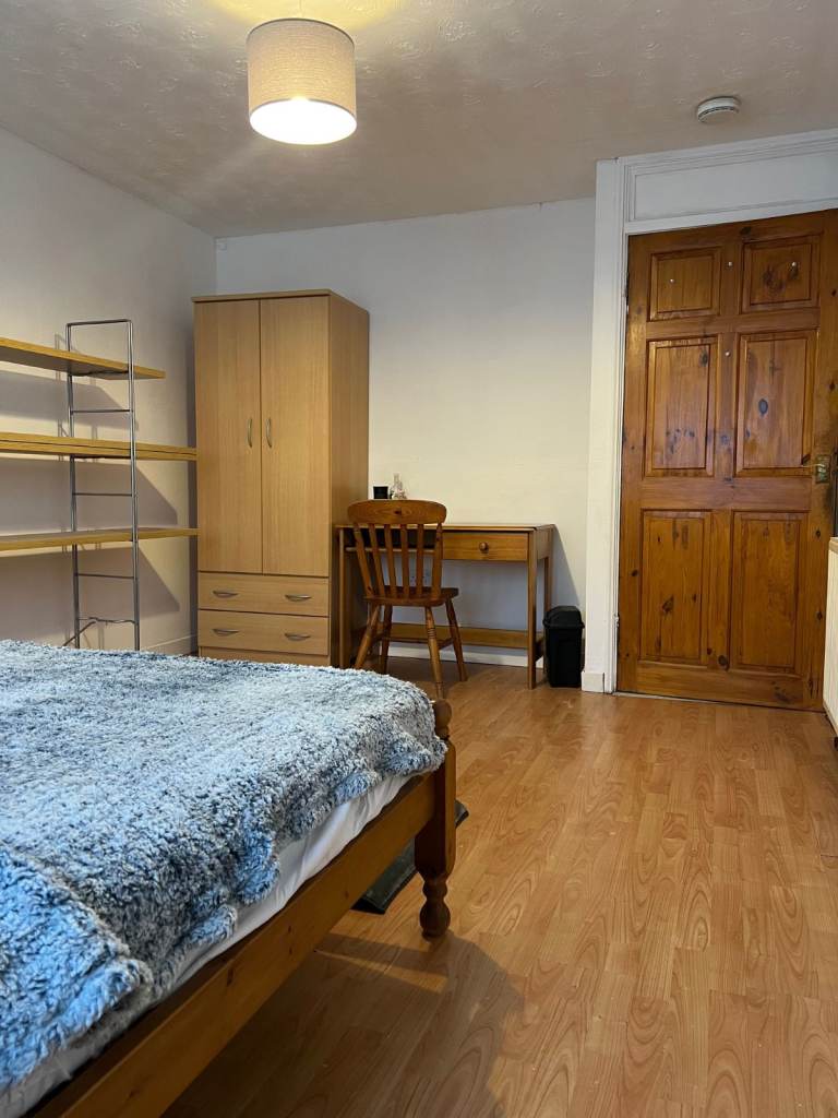 Fully furnished room for rent available from now 