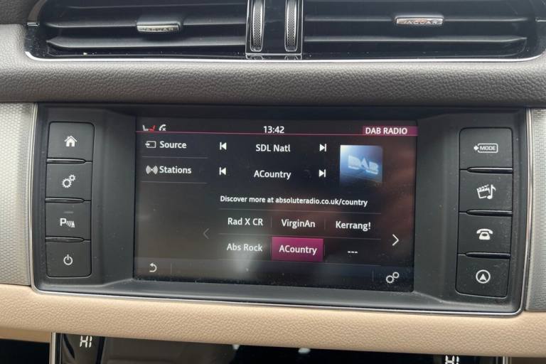 2018 Jaguar XF 2.0d Prestige Saloon 4dr Diesel Auto Euro 6 (s/s) (180 ps) Rear Parking Aid Saloon...