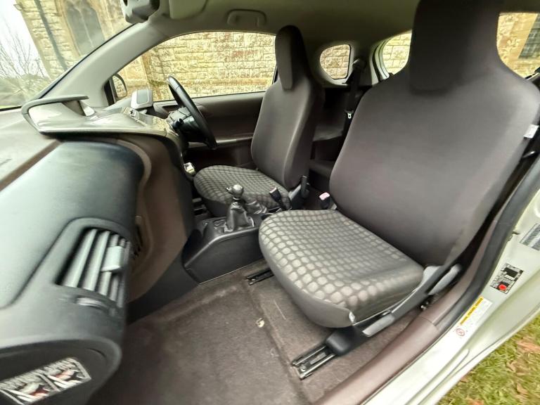 2009 Toyota IQ 1.0 VVT-i 2 Euro 4 3dr HATCHBACK Petrol Manual