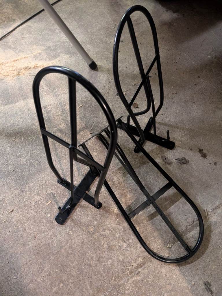 Saddle racks 
