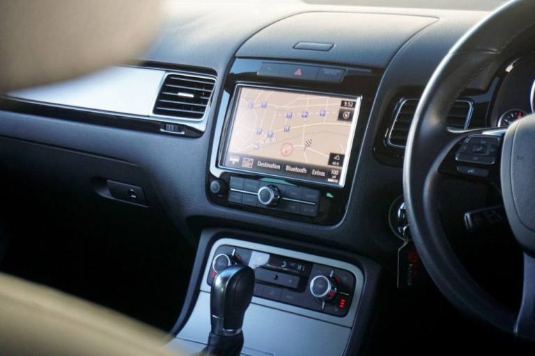 2014 Volkswagen Touareg 3.0 TDI V6 BlueMotion Tech R-Line SUV Diesel Tiptronic 4WD (s/s) 5dr - Ju...