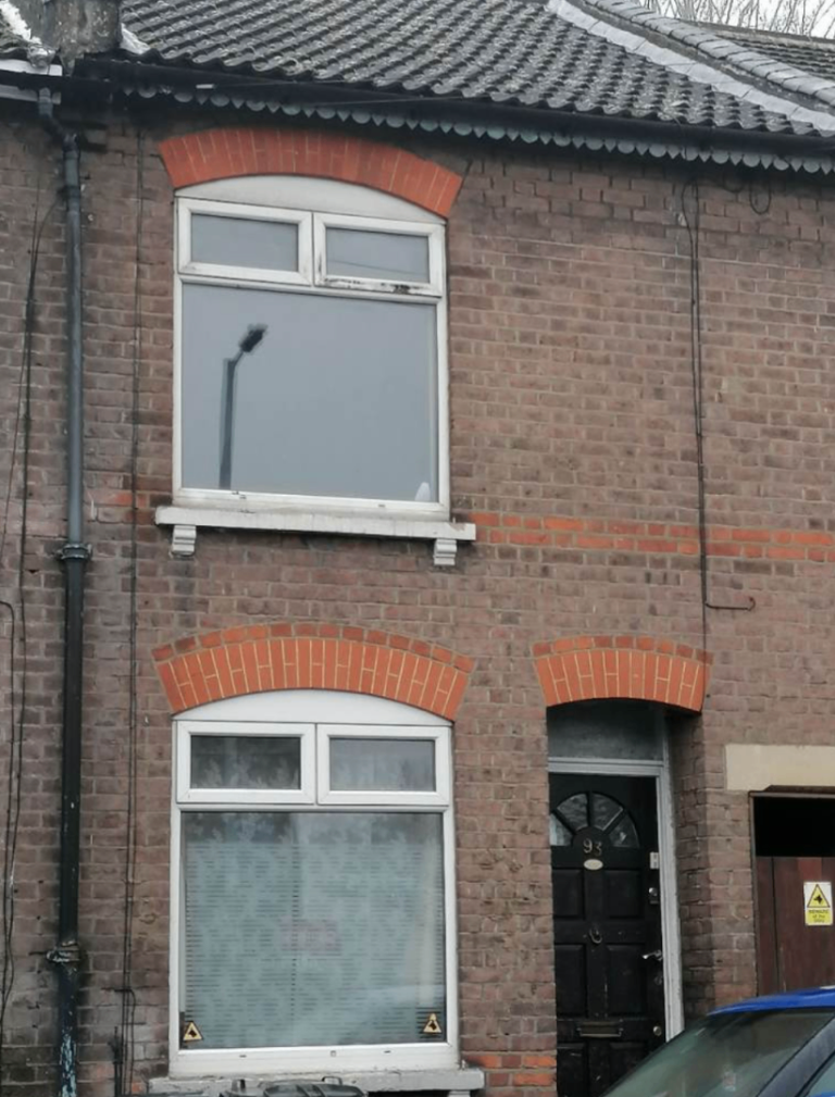 Spacious 2 Bedroom House | Renovated | Fitted Kitchen | Parking | Russell Street, Luton - LU1