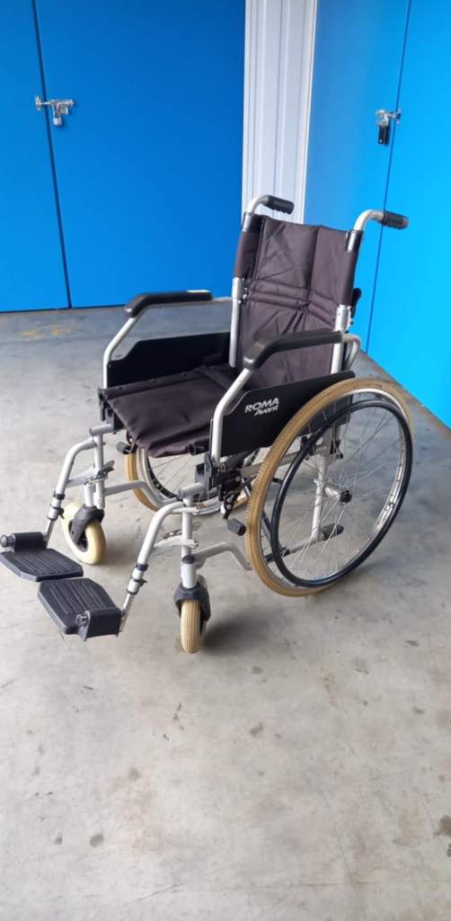 wheelchair , FREE HOME DELIVERY - needs a tire / wheel /  repair 