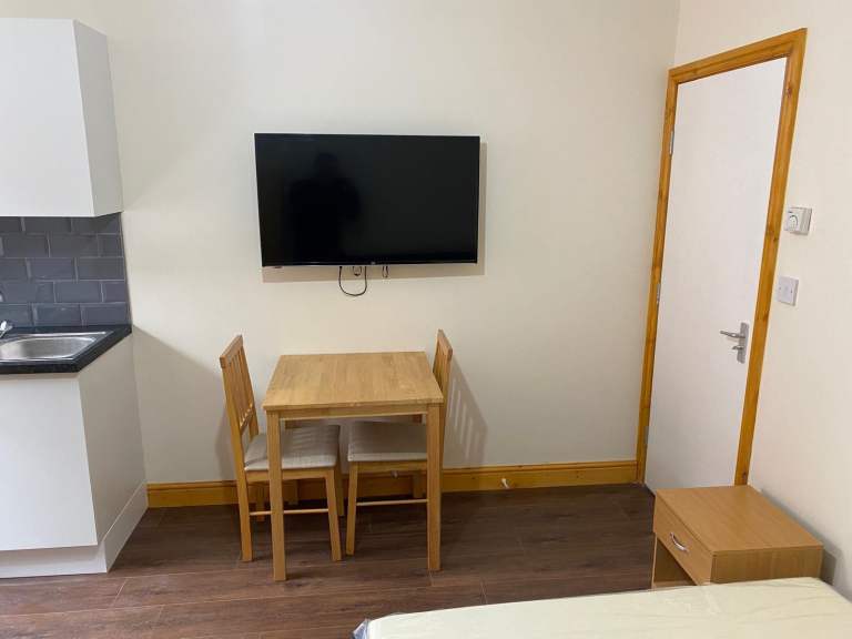 Studio to to let all bills included 