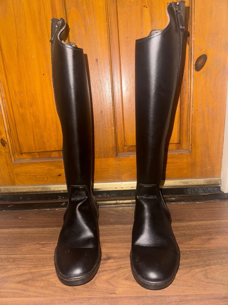 Black Equestrian Riding Boots – Good Condition