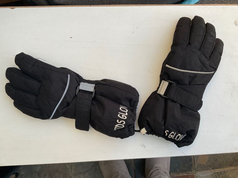 Kids ski gloves in size 8-10 years