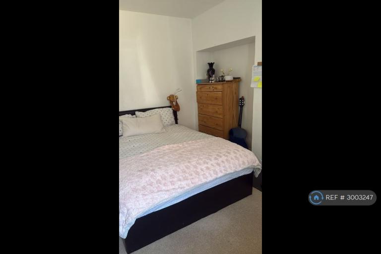 1 bedroom in Easby Crescent, Morden, SM4 (#3003247)