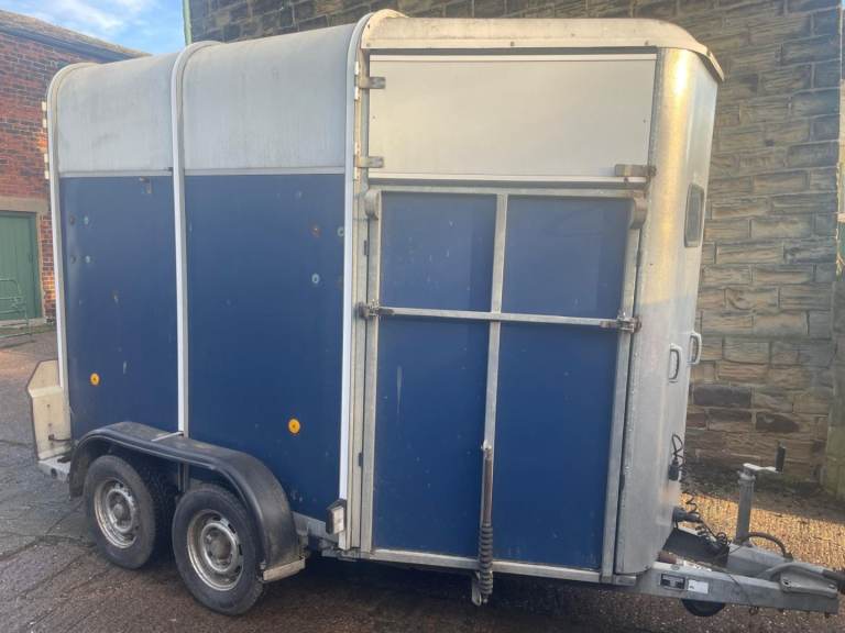Ifor Williams HB 505R two horse trailer