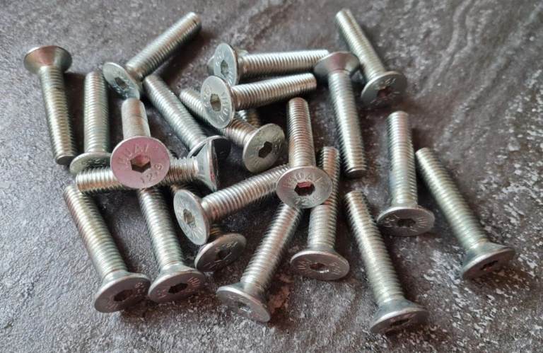 22 x Grade 12.9 High Tensile M8 X 40mm Countersunk Allen (Hex) Socket Bolts