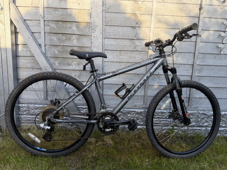 Men’s/Junior boys mountain bike / Kona Fire Mountain 26”