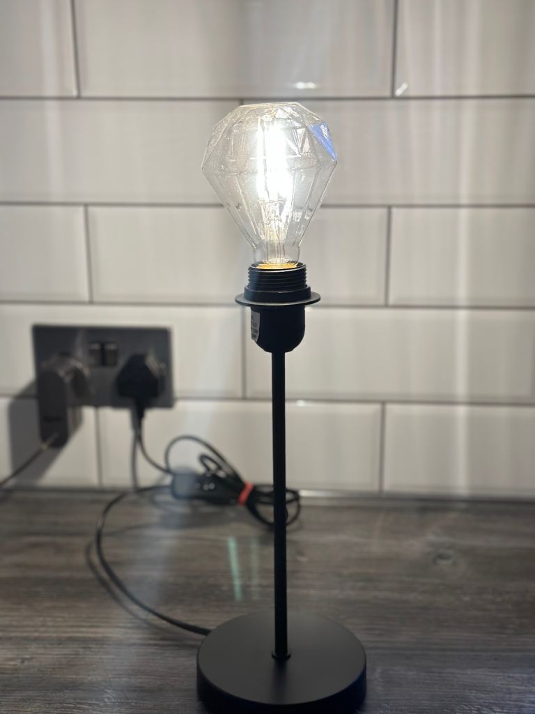 Clear out: Table lamp with bulb