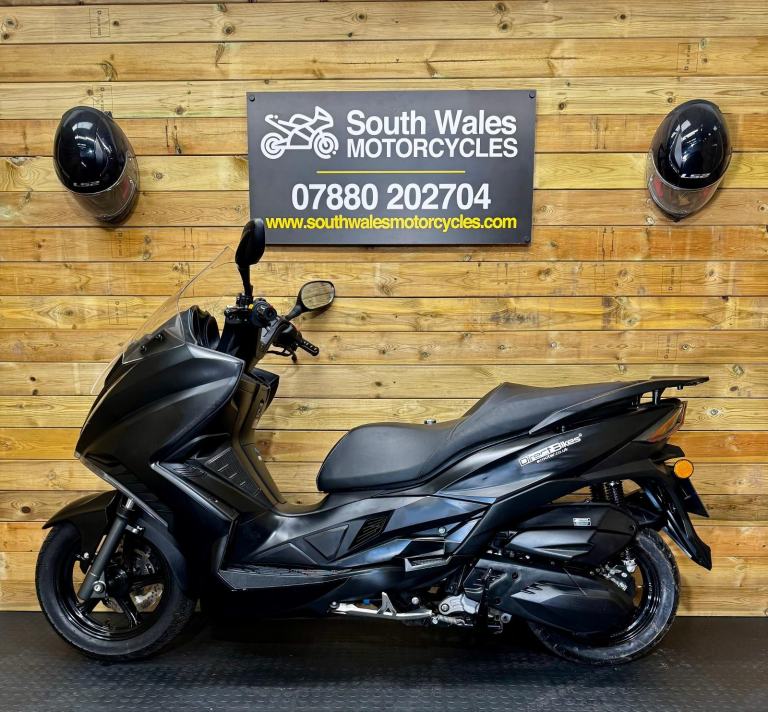 DIRECTBIKES DB125T-9 venom scooter / 2025 model / JUST 19 MILES