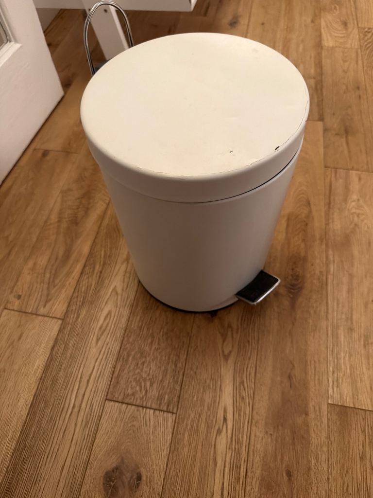 Cream Pedal Bin – Good Condition, Kitchen or Bathroom