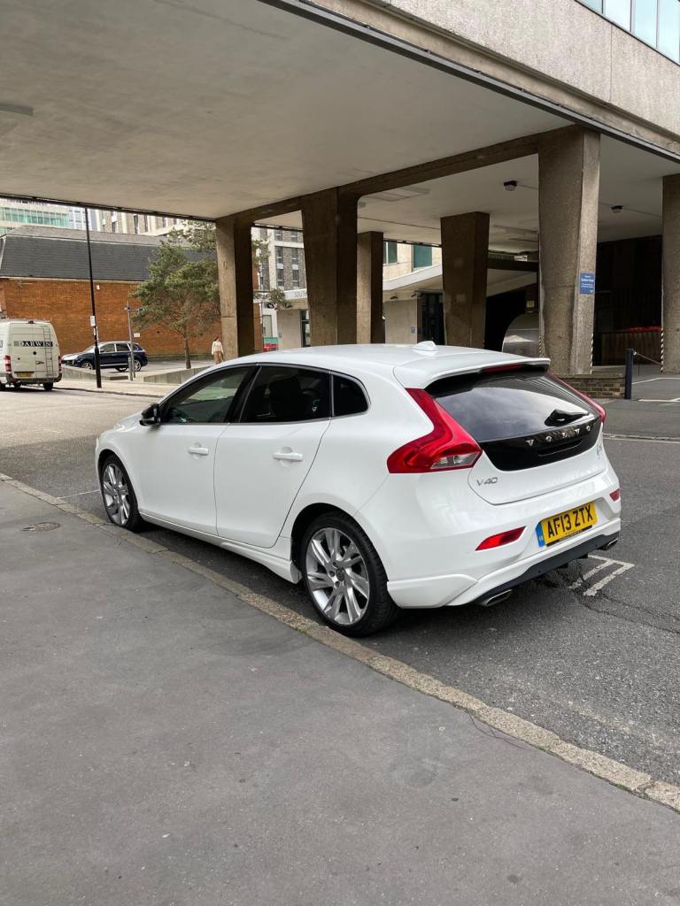 Volvo v40