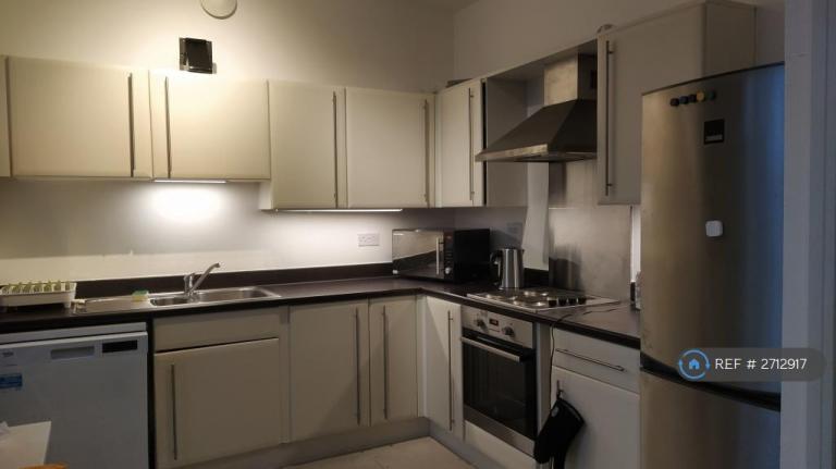 1 bedroom flat in Brent Road, London, E16 (1 bed) (#2712917)