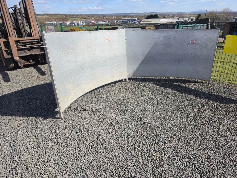 Pair of ritchie curved sheeted hurdles panels for sheep race tractor 