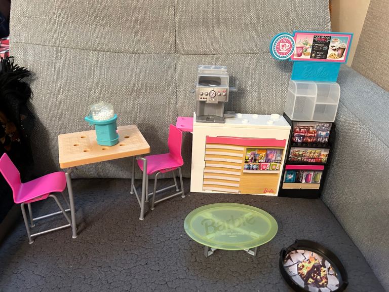 Barbie cafe, table and chairs set