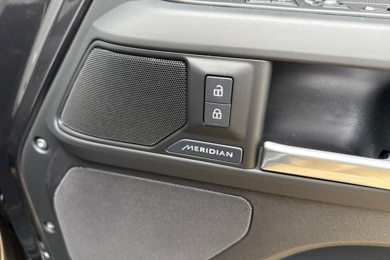 2025 Land Rover Defender 110 3.0 D250 MHEV X-Dynamic SE Auto 4WD Euro 6 (s/s) 5dr SUV Automatic