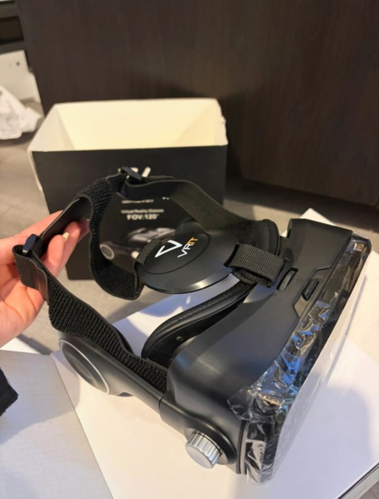 Virtual reality headset 