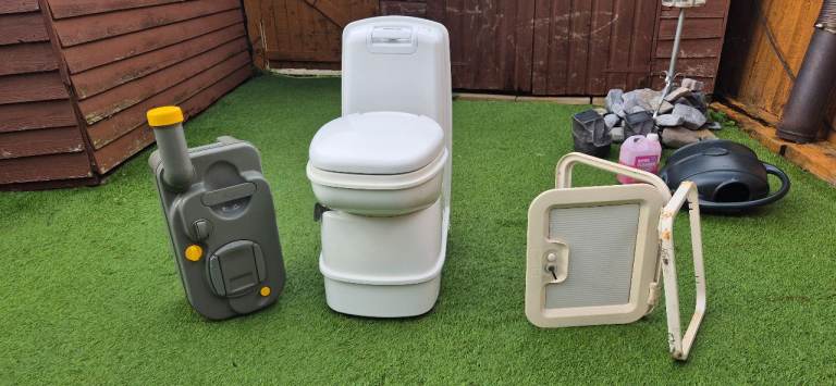 THETFORD swivel toilet with cassette and manual flush for camper caravan motorhome boat.