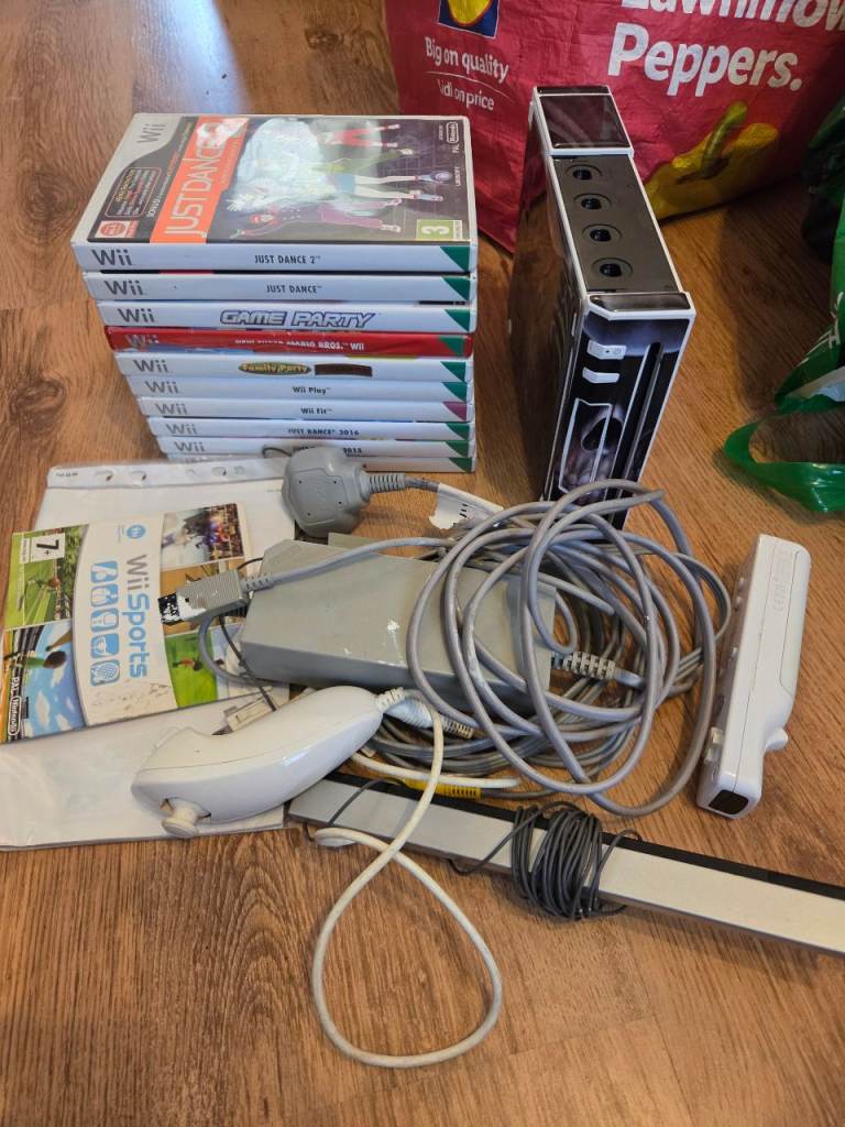 Nintendo Wii Console Bundle with Games and Accessories