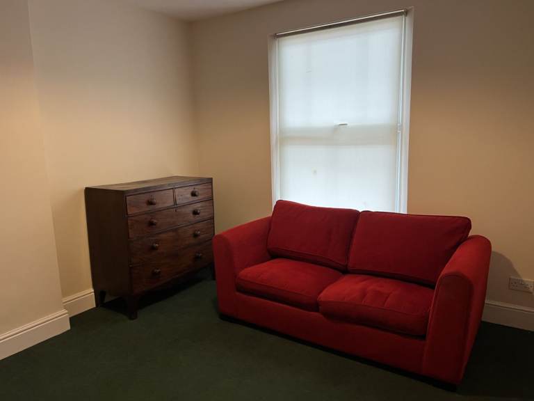  Spacious room in shared house. Few minutes walk from Ipswich centre. £425pcm. Available now.