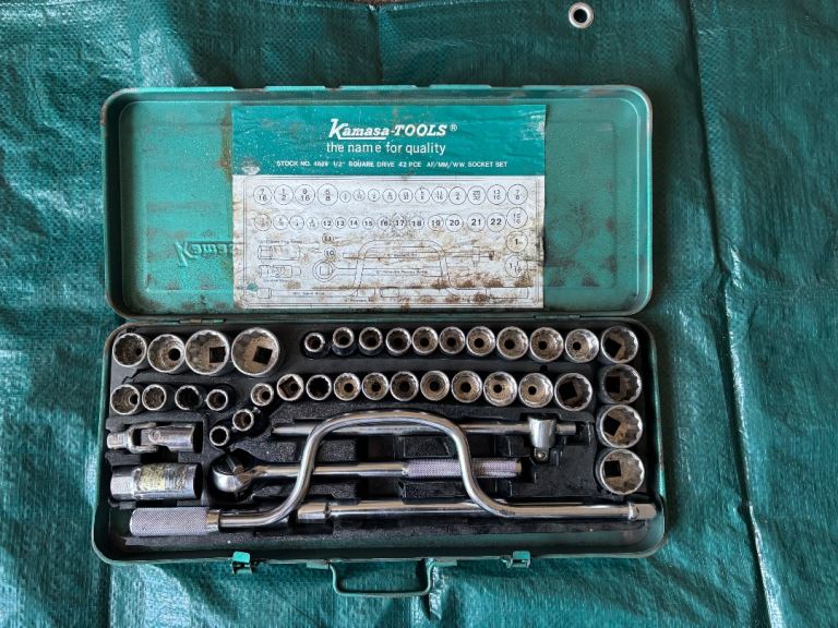 Kamasa 4849 tools vintage 1/2” square drive 42 pcs socket set in a metal case