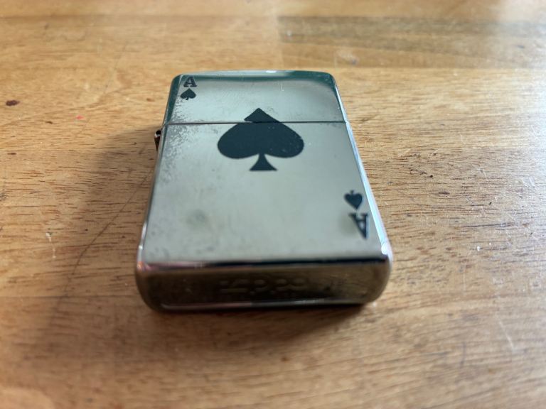 2 zippo lighters 