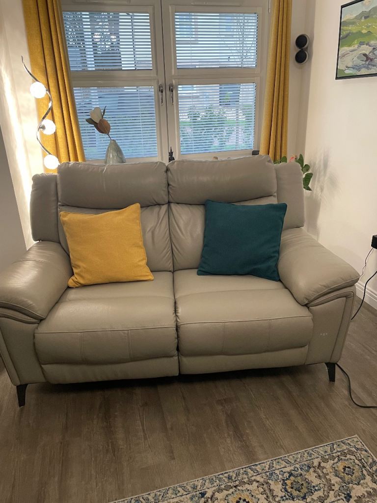 Leather 2 seater electric recliner sofa