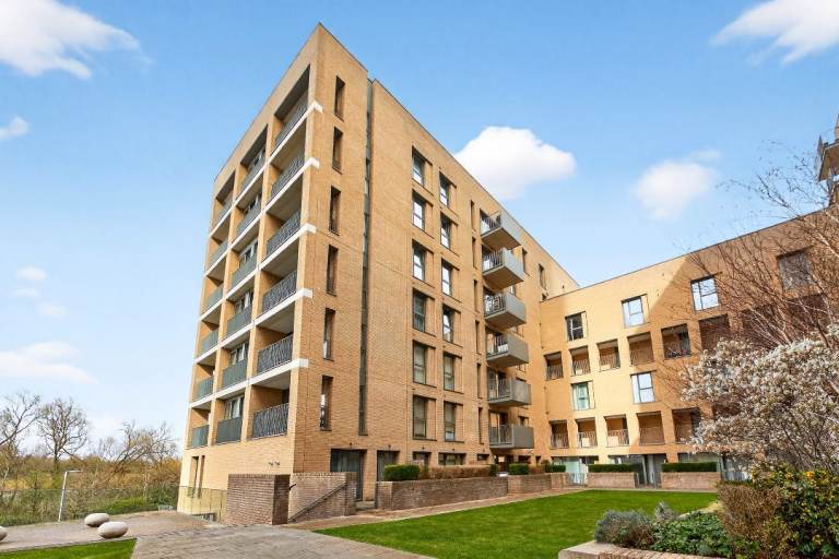 Hendon 2 Bed 2 Bath Flat for sale 