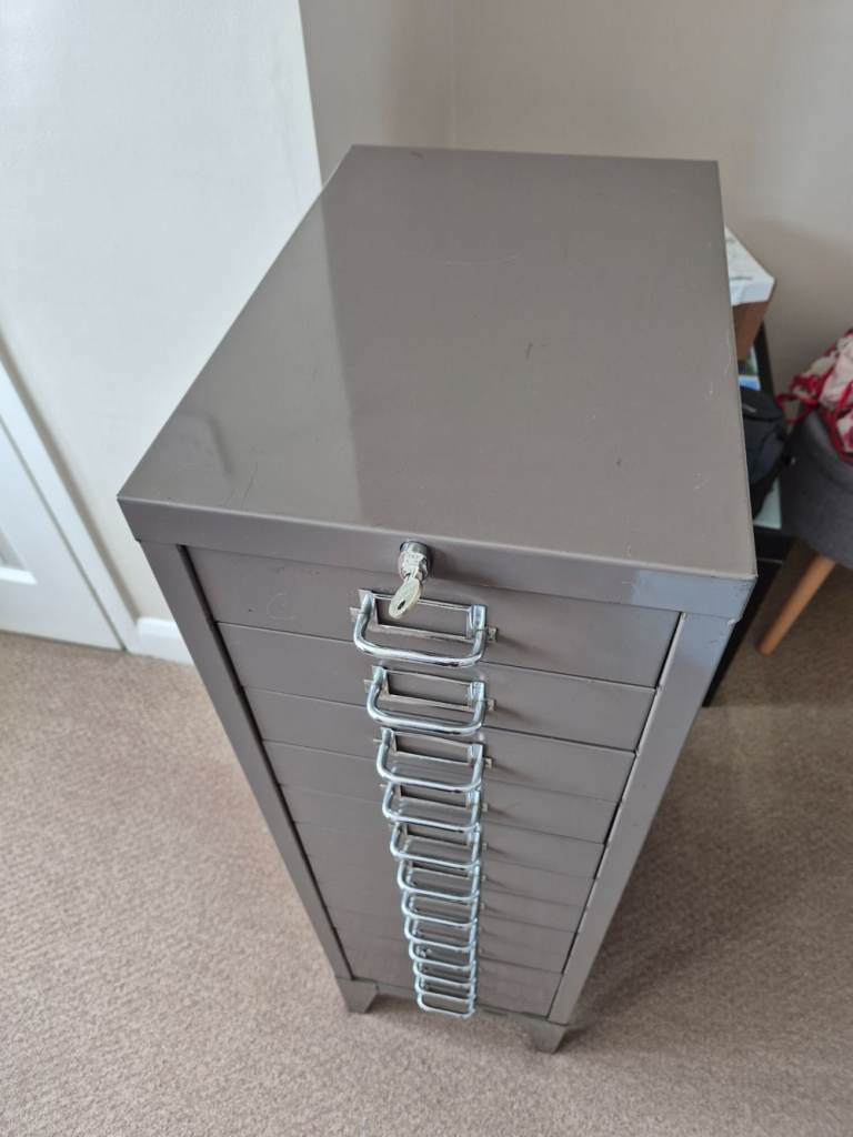 Stor ALL STEEL 12 drawer cabinet